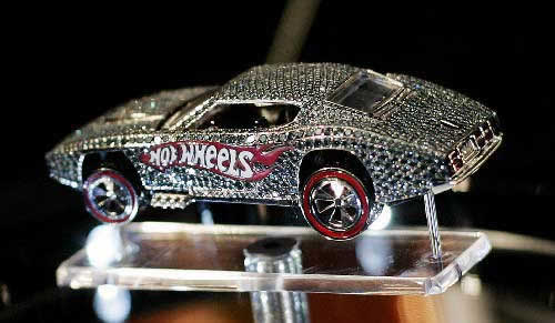 镶2700颗钻石售价14万美元 世界最贵玩具车制