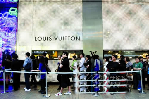 1280万买5块表 内地豪客在香港排队买奢侈品